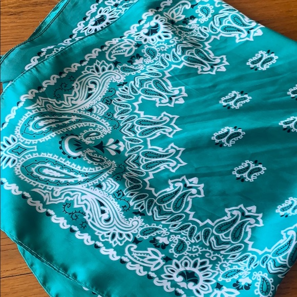 2/$10 Green scarf - Picture 3 of 3